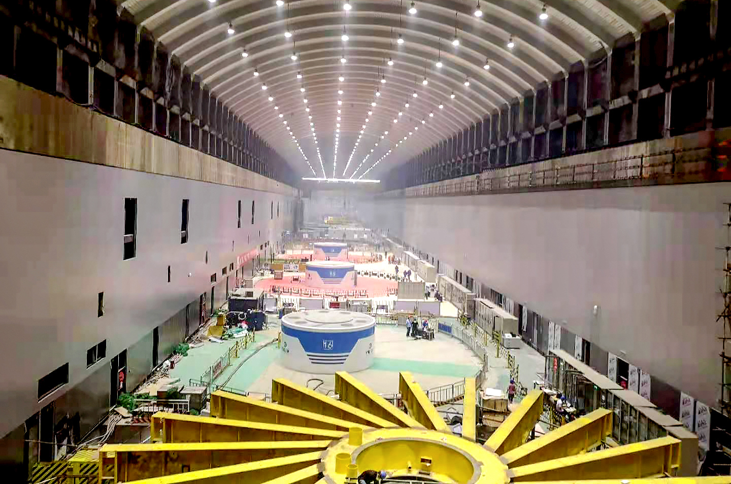 金沙江白鶴灘水電站主廠房發(fā)電機(jī)層.jpg