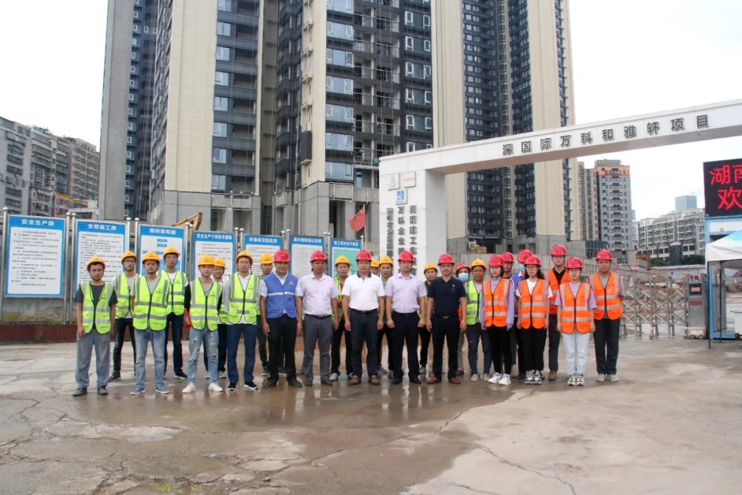 寶鷹集團(tuán)高管赴項(xiàng)目考察慰問，與一線員工共度雙節(jié)