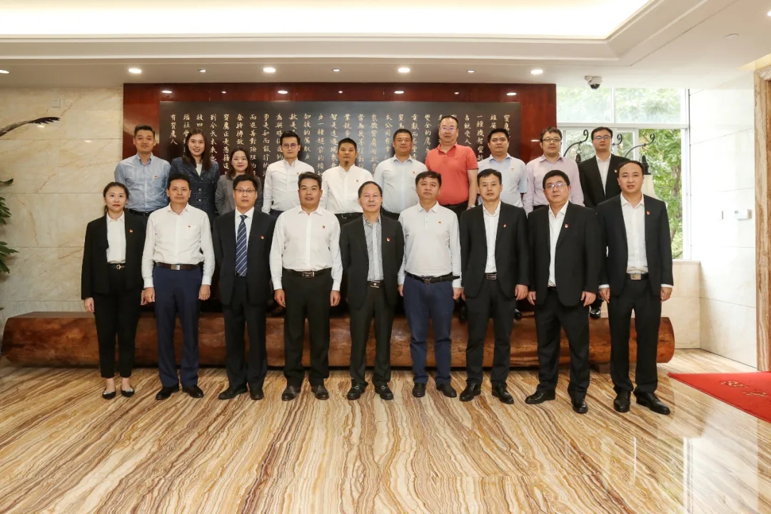 珠海航空城發(fā)展集團(tuán)黨委副書記、董事鄧偉群一行蒞臨寶鷹集團(tuán)交流黨建工作